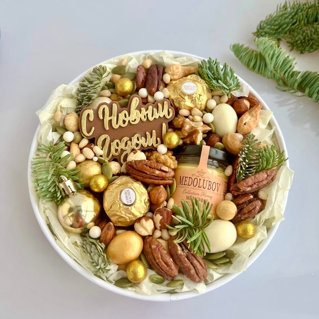 Новогодняя коробочка с медом и орешками "Поэзия зимы"